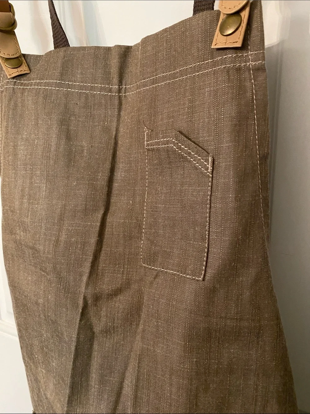 Cargo Crew Henry Bib Apron in Mocha